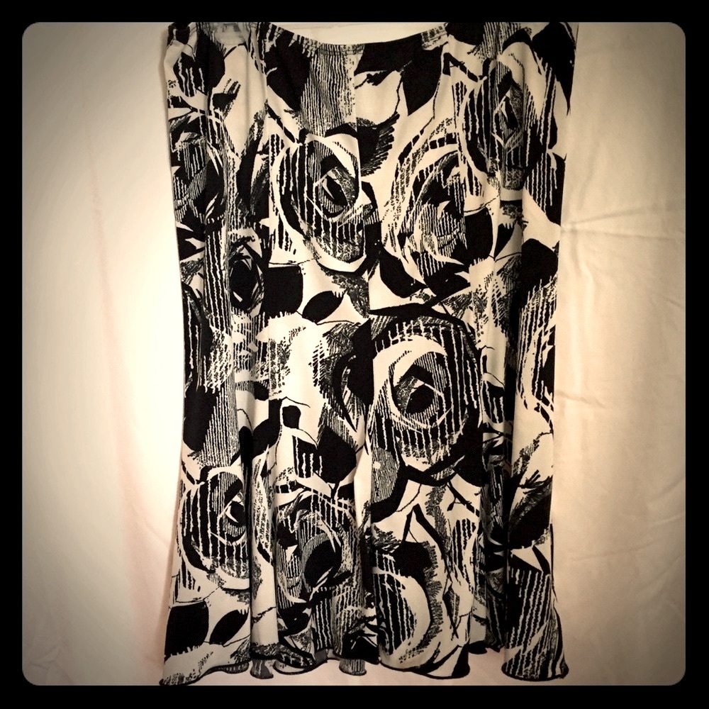 MIDI SKIRT 🌿 LILY black and cream floral skirt.